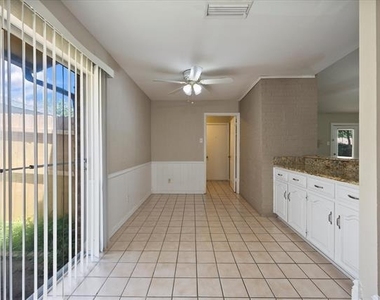 2413 Village Green Drive - Photo Thumbnail 8