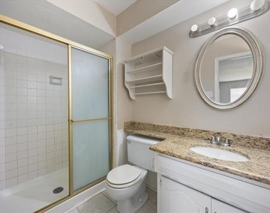 2413 Village Green Drive - Photo Thumbnail 12