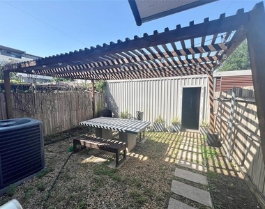 1813 S Ervay Street - Photo Thumbnail 3