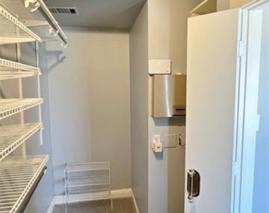 1813 S Ervay Street - Photo Thumbnail 23