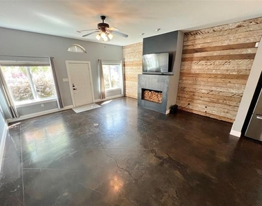 1813 S Ervay Street - Photo Thumbnail 5