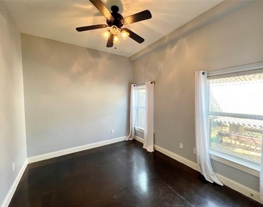1813 S Ervay Street - Photo Thumbnail 12