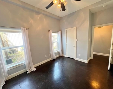 1813 S Ervay Street - Photo Thumbnail 13