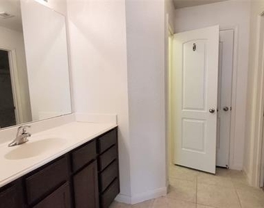 1314 Shumard Drive - Photo Thumbnail 7