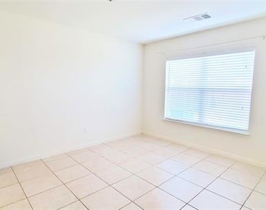 1314 Shumard Drive - Photo Thumbnail 3