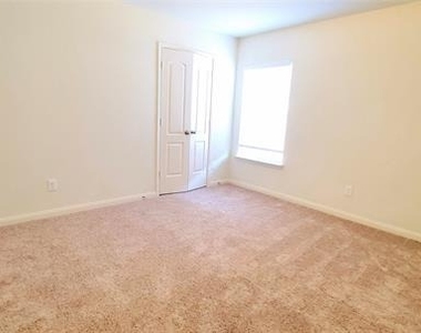 1314 Shumard Drive - Photo Thumbnail 6