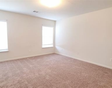 1314 Shumard Drive - Photo Thumbnail 4
