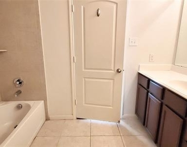 1314 Shumard Drive - Photo Thumbnail 9