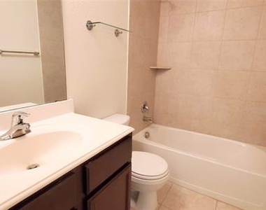 1314 Shumard Drive - Photo Thumbnail 8