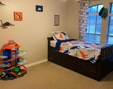1025 Cressmont Street - Photo Thumbnail 5