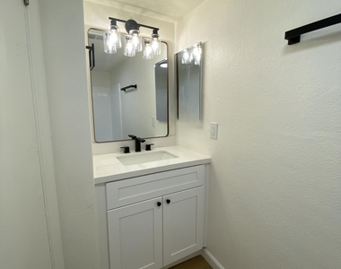 6746 W Ruth Avenue - Photo Thumbnail 12