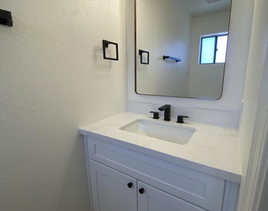 6746 W Ruth Avenue - Photo Thumbnail 9