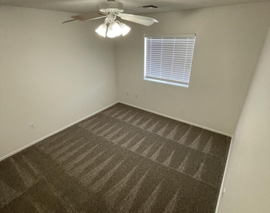 15635 N 29th Street - Photo Thumbnail 9
