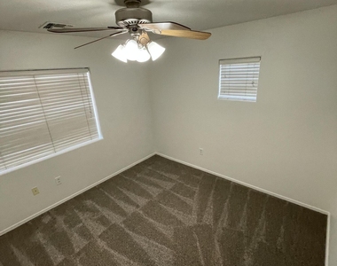 15635 N 29th Street - Photo Thumbnail 12