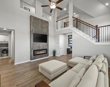 3506 Riley Street - Photo Thumbnail 6