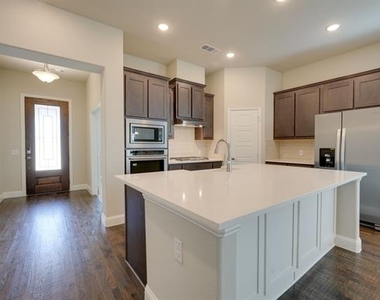 16417 Garden Drive - Photo Thumbnail 8