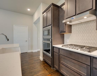 16417 Garden Drive - Photo Thumbnail 7