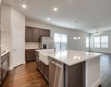 16417 Garden Drive - Photo Thumbnail 5