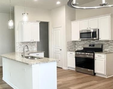 2705 Lumina Drive - Photo Thumbnail 7