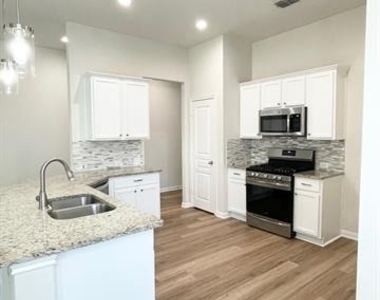 2705 Lumina Drive - Photo Thumbnail 3
