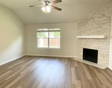 2705 Lumina Drive - Photo Thumbnail 5