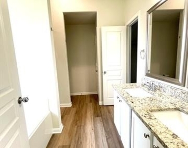 2705 Lumina Drive - Photo Thumbnail 10