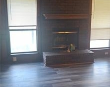 802 Crystal Creek Lane - Photo Thumbnail 5