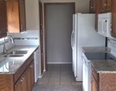 802 Crystal Creek Lane - Photo Thumbnail 9