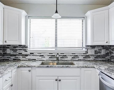1510 Gardenia Drive - Photo Thumbnail 9