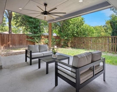 912 Glen Oaks Boulevard - Photo Thumbnail 11