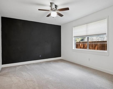 912 Glen Oaks Boulevard - Photo Thumbnail 8
