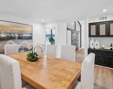 912 Glen Oaks Boulevard - Photo Thumbnail 4