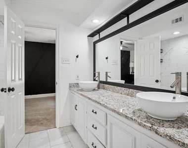 912 Glen Oaks Boulevard - Photo Thumbnail 9