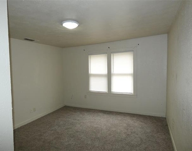 209 Hunt Street - Photo Thumbnail 10