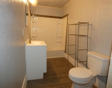 209 Hunt Street - Photo Thumbnail 12