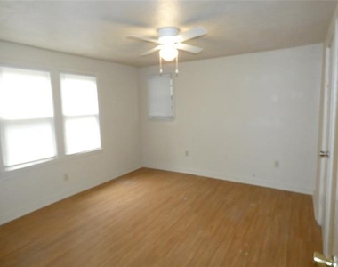209 Hunt Street - Photo Thumbnail 13