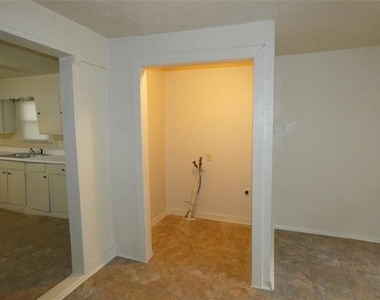 209 Hunt Street - Photo Thumbnail 15
