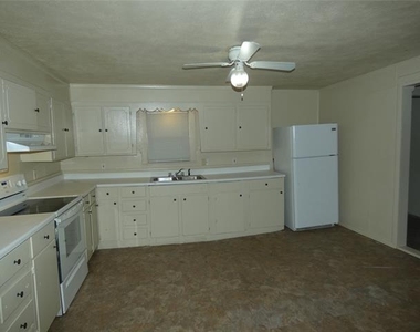 209 Hunt Street - Photo Thumbnail 6