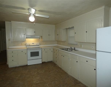 209 Hunt Street - Photo Thumbnail 5