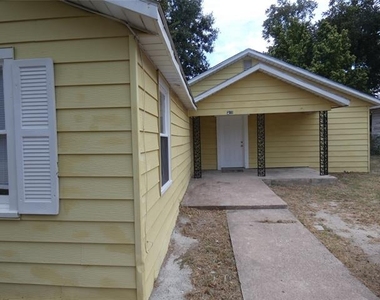 209 Hunt Street - Photo Thumbnail 19