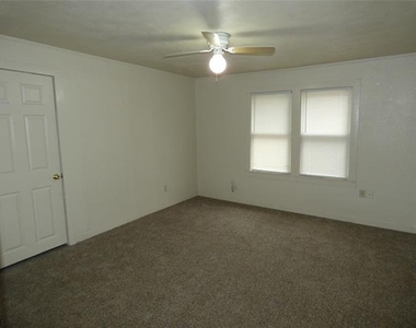 209 Hunt Street - Photo Thumbnail 11