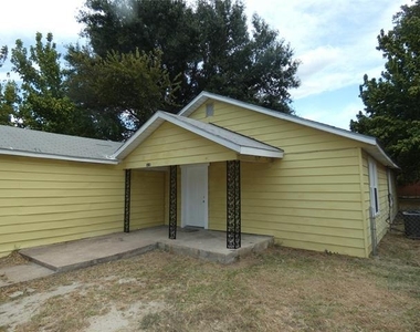 209 Hunt Street - Photo Thumbnail 1