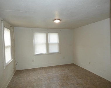 209 Hunt Street - Photo Thumbnail 7