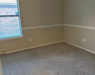 629 Coats Street - Photo Thumbnail 12