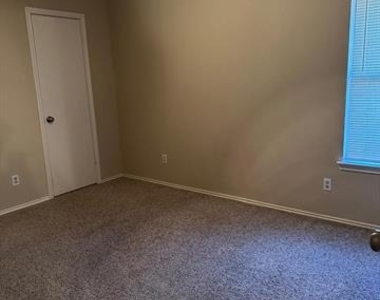 629 Coats Street - Photo Thumbnail 13