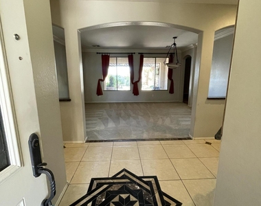 10321 W Windsor Avenue - Photo Thumbnail 4
