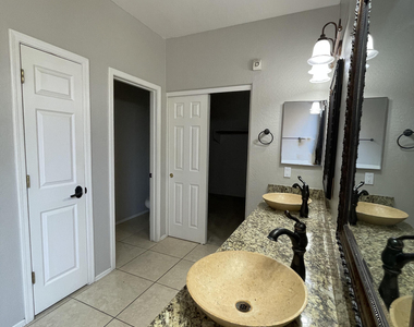 10321 W Windsor Avenue - Photo Thumbnail 24