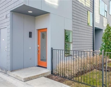 427 W 10th Street - Photo Thumbnail 2