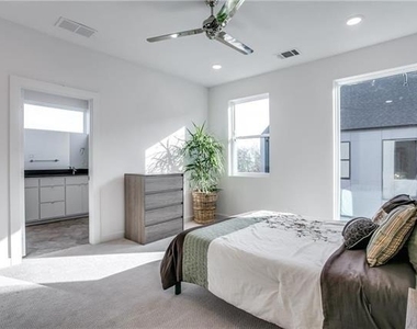 427 W 10th Street - Photo Thumbnail 9
