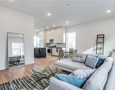 427 W 10th Street - Photo Thumbnail 4